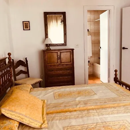Vivienda Familiar En El Centro De *